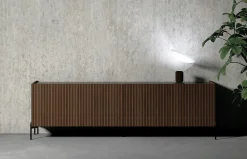 Aparador Zero.22 con puertas madera de Devina Nais