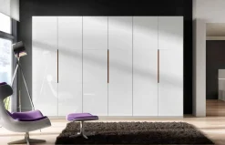 Armario con puertas abatibles I laca de A.Brito