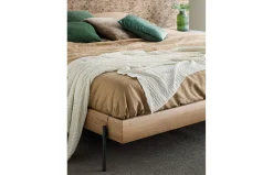 Composición de dormitorio con cabecero Zen decorado con textura de Devina Nais