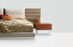 Composición de dormitorio con cabecero Zen y cojines de Devina Nais