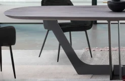 Mesa de comedor Cosmopolitan con pata Wave de Devina Nais